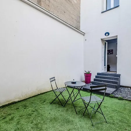 2p With Patio Near Paris Apartman *