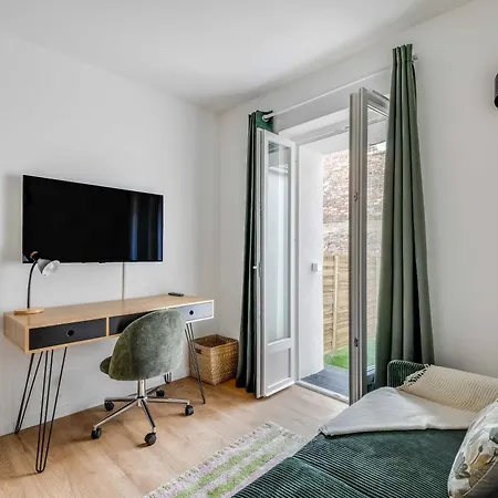 2p With Patio Near Paris דירה *
