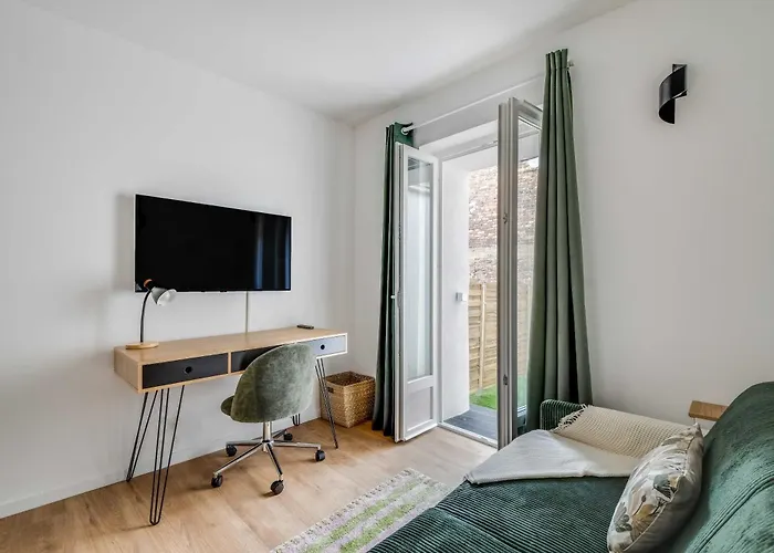 2p With Patio Near Paris Apartman *