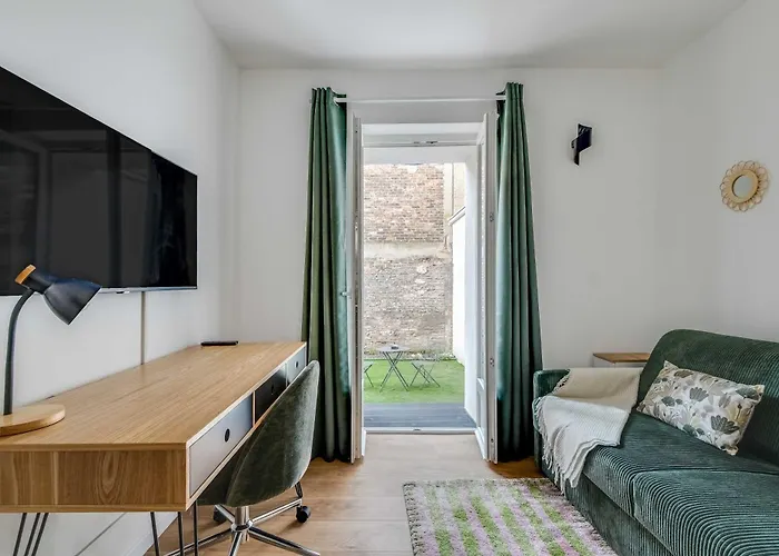 2p With Patio Near Paris Apartman *
