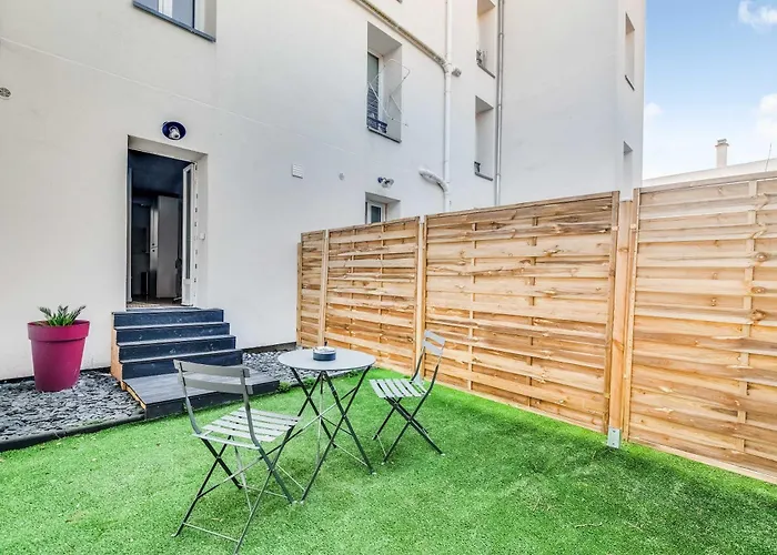 2p With Patio Near Paris Apartman *